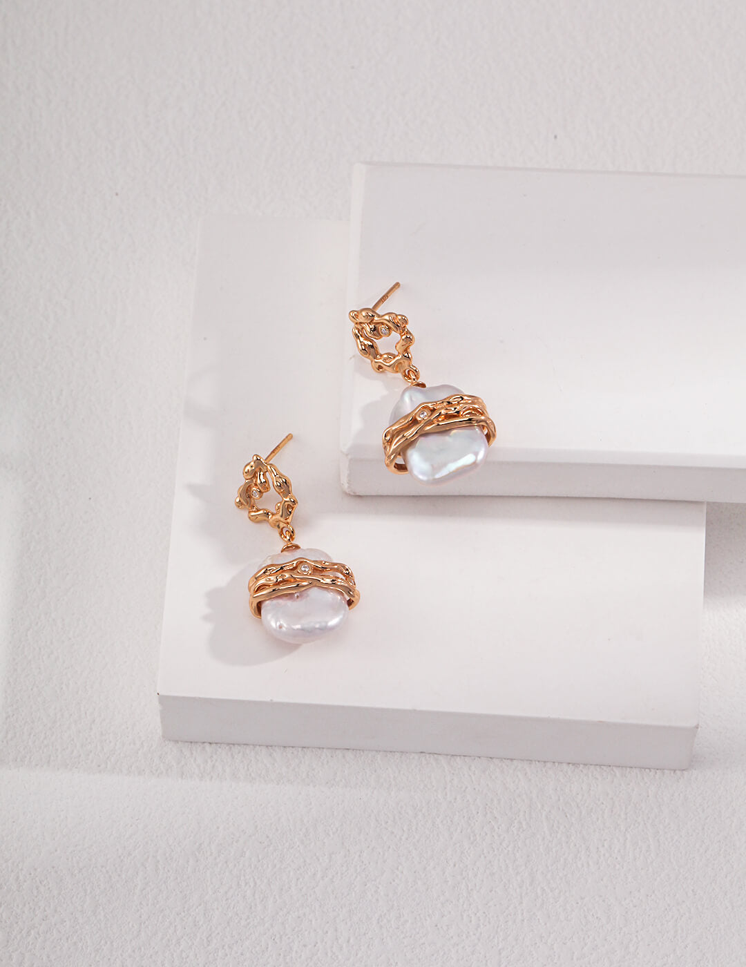 Vintage Baroque Pearl Earrings E0989