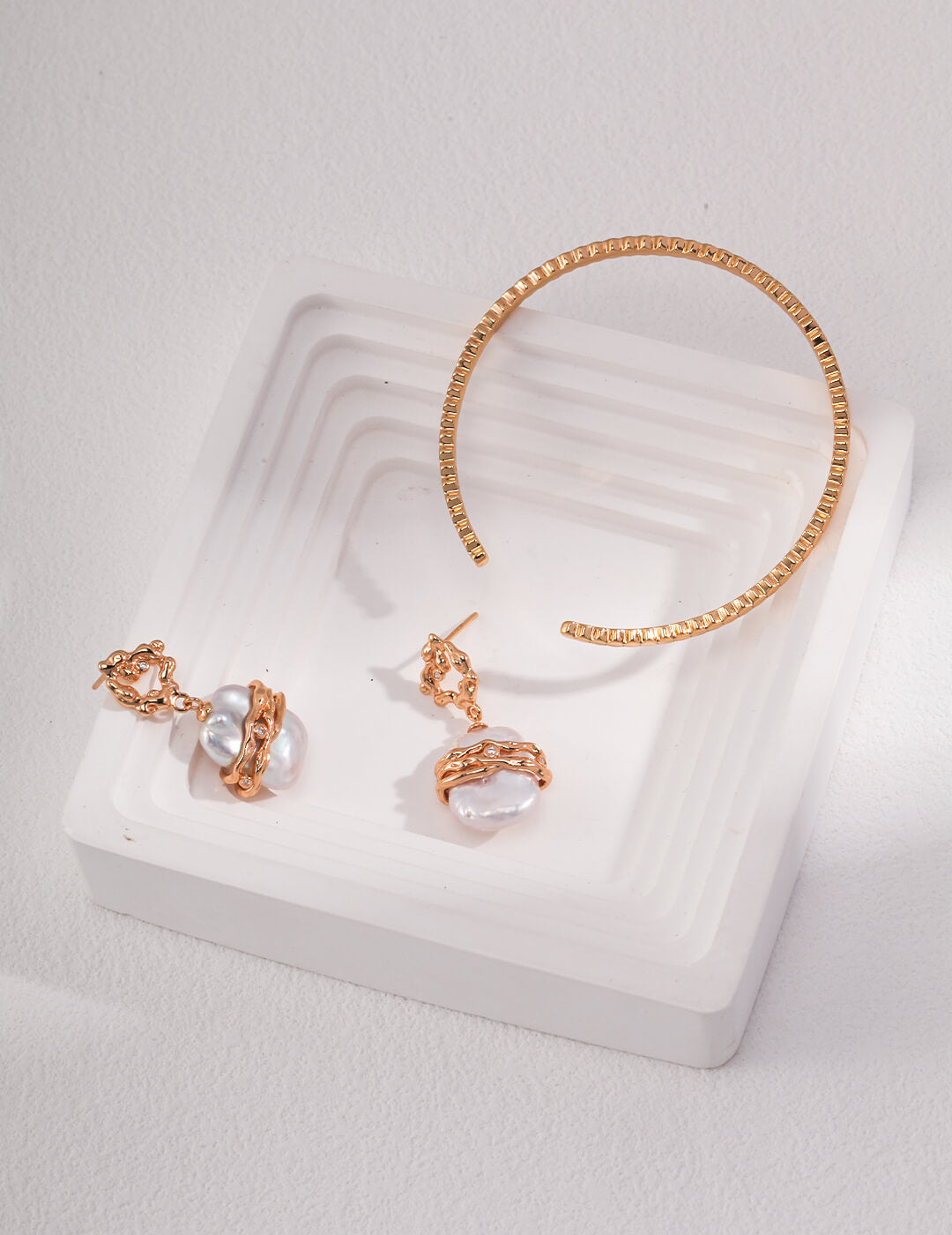 Vintage Baroque Pearl Earrings E0989