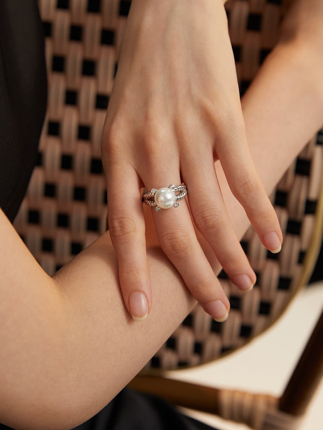 Shell Pearl Adjustable Open Ring J0056
